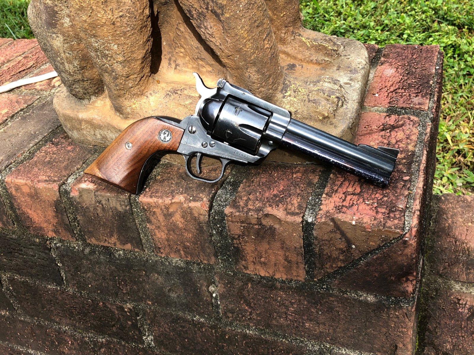 Ruger Blackhawk 3 screw.jpg