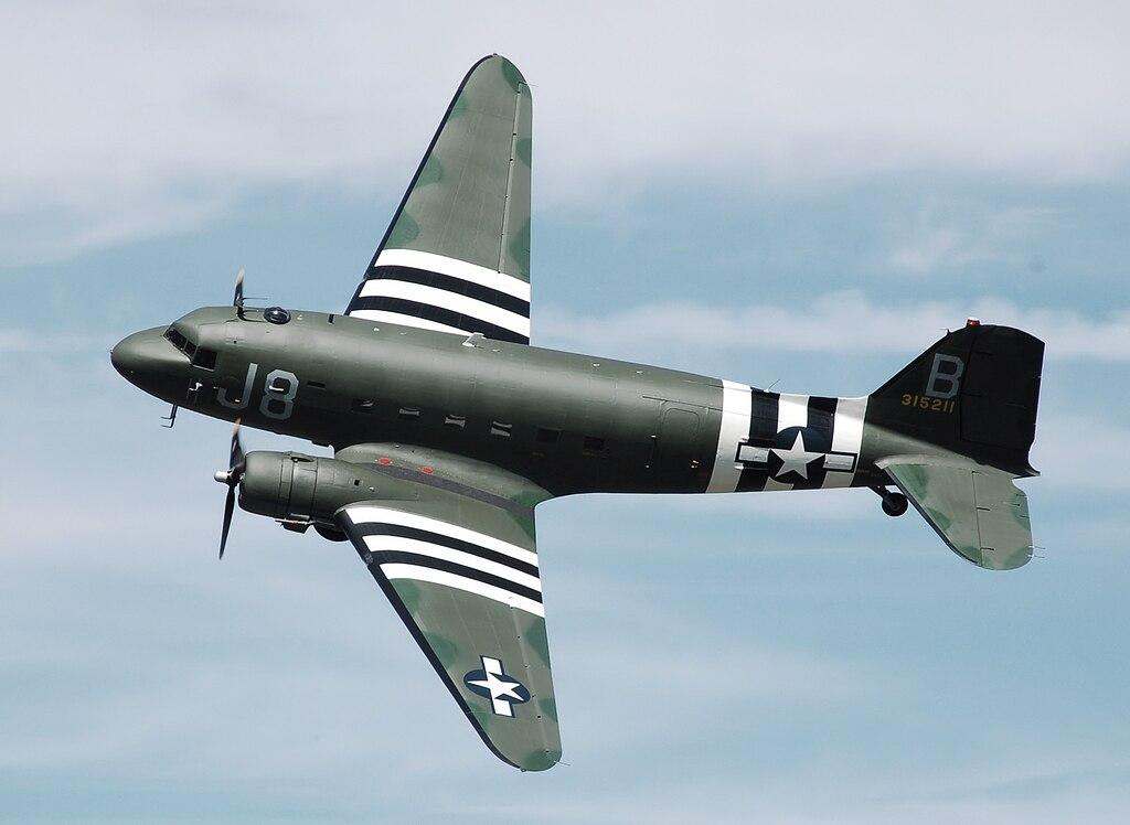 Douglas_c47-a_skytrain_n1944a_cotswoldairshow_2010_arp.jpg