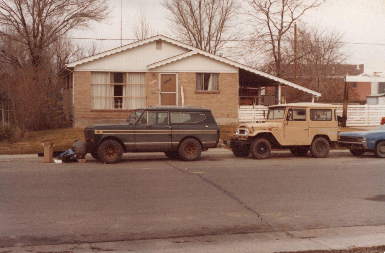 Scout-and-FJ40-Landcruiser.jpg