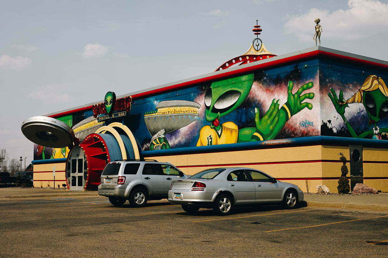 SpaceAliens-Exterior-1702_1280.jpg