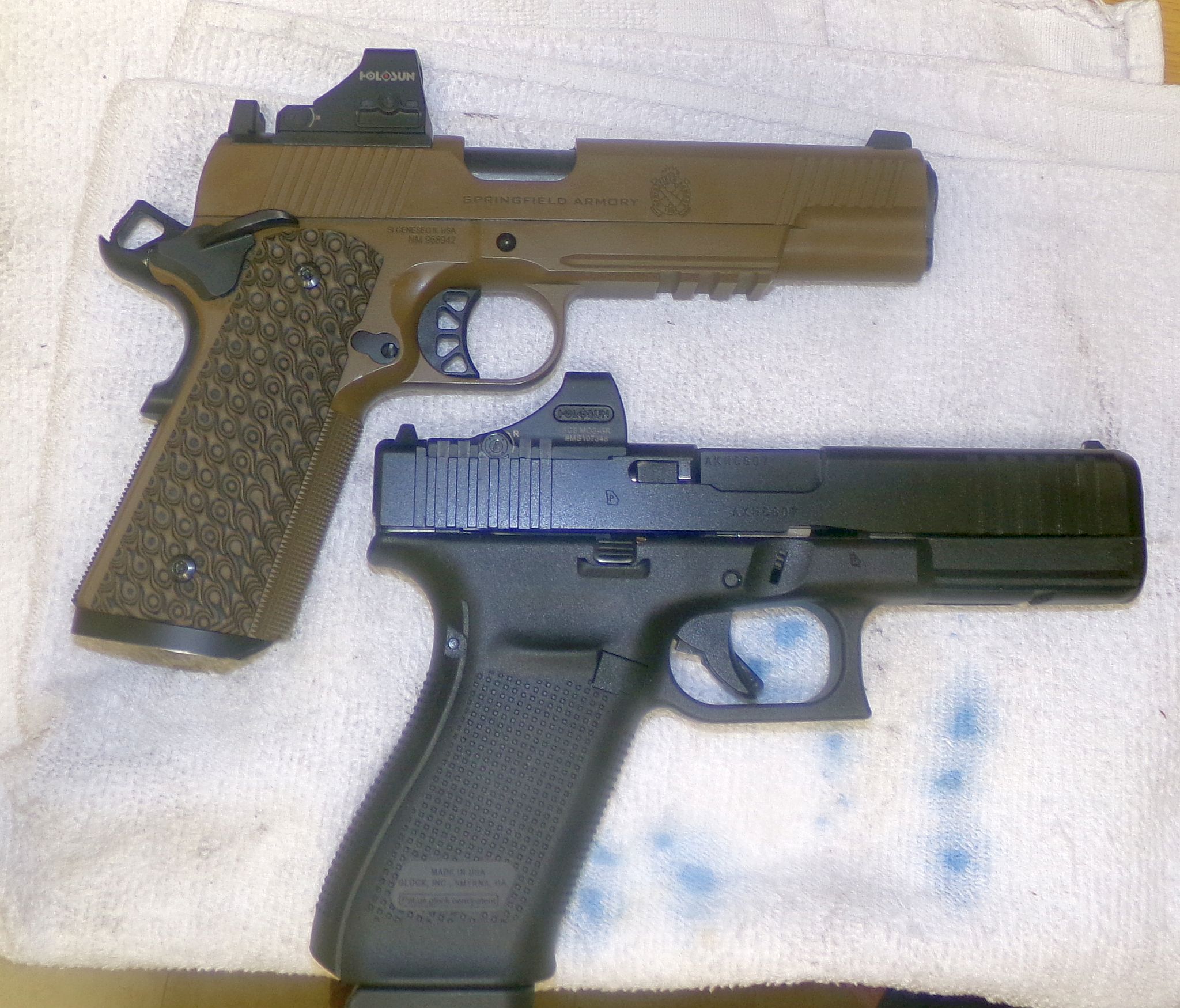 dots on guns.jpg