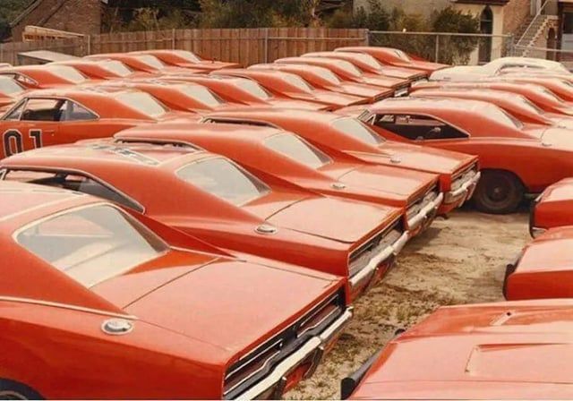 1969-dodge-chargers-on-the-backlot-of-the-dukes-of-hazzard-v0-6zumc8y341xa1.jpg