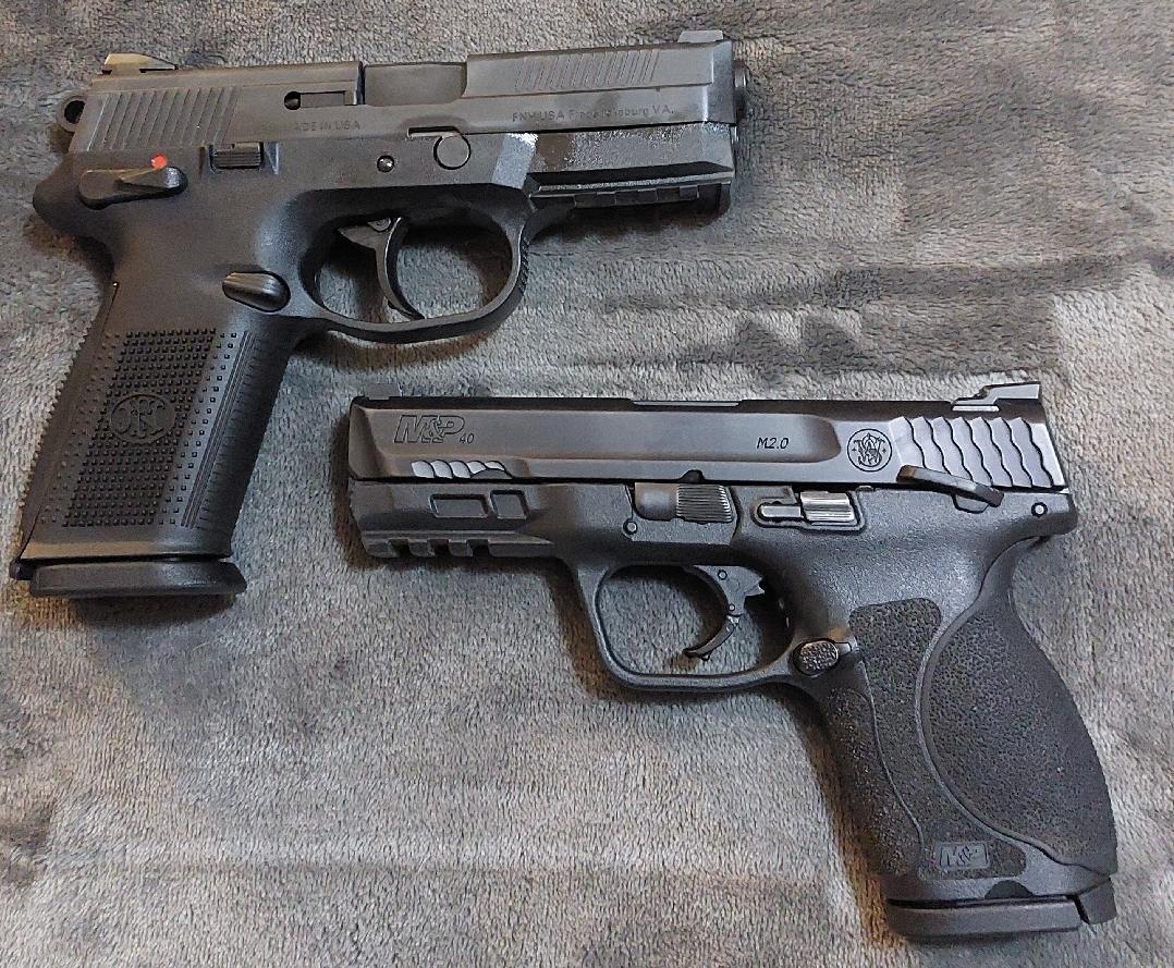 FNX-40+S&W M&Pc_40_r.jpg