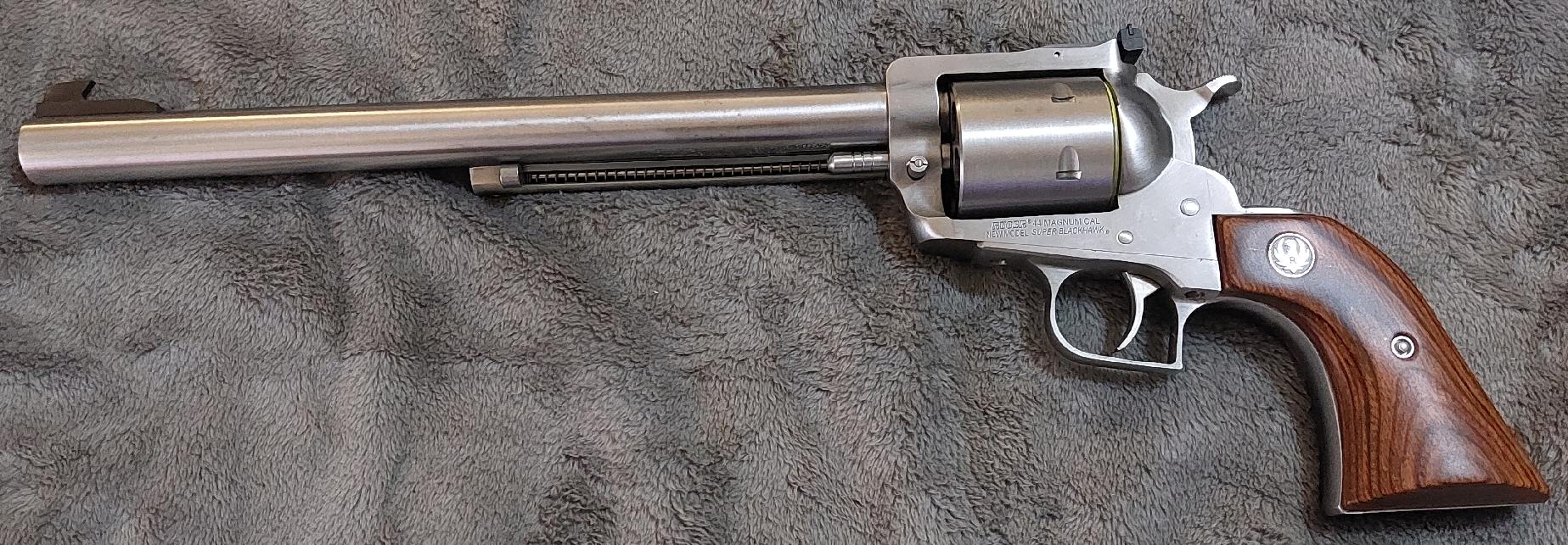 ruger_sbh_44_10inch_nsn_r.jpg