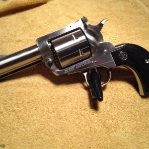 l2_pistols_ruger_super_blackhawk_44_mag_talo_exclusive_221219.jpg