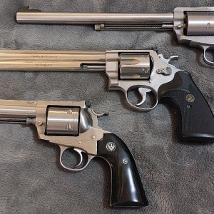 44_magnum_titans_x3_r.jpg
