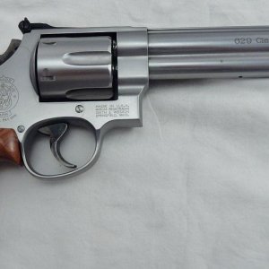 Smith-Wesson-629-Classic-DX.jpg