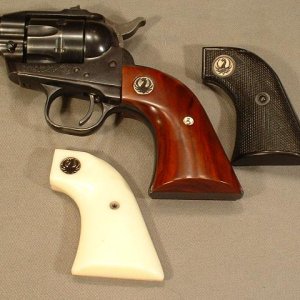 NM & OM grips left.JPG