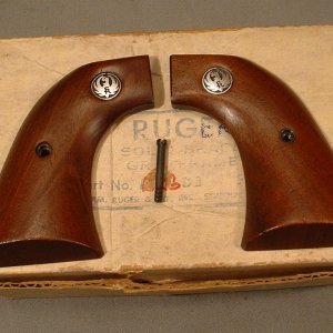 Br FR S-47 grips 1972.JPG