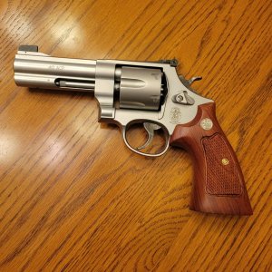 S-W Model 625-8 left view.jpg