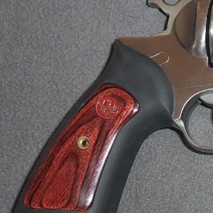 ruger super redhawk grips.jpg